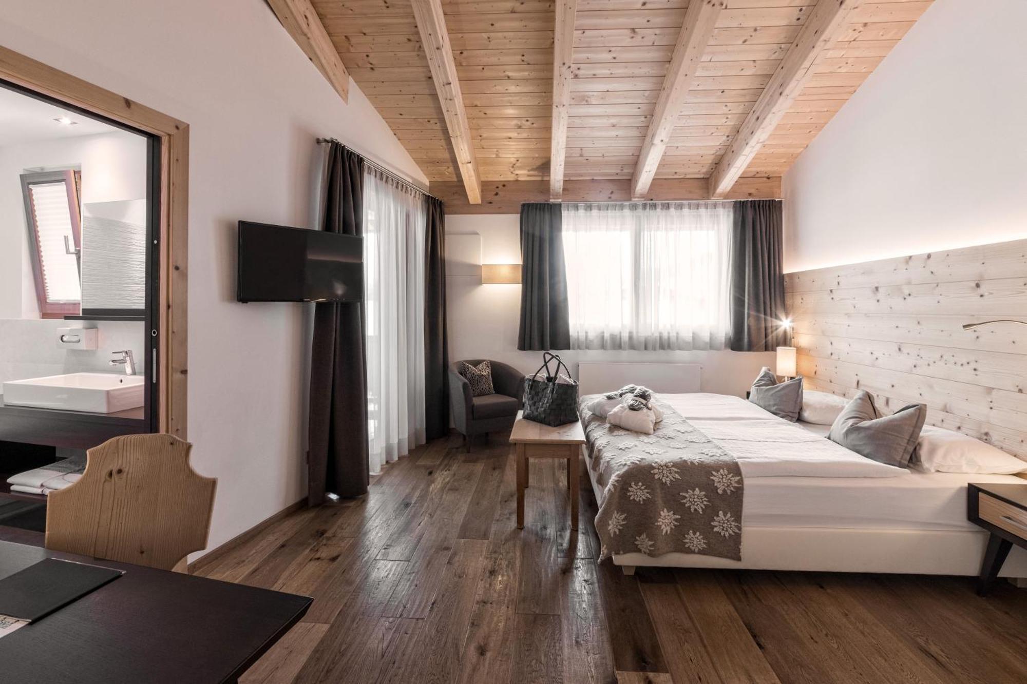 Hotel Ciasa Soleil La Villa  Esterno foto